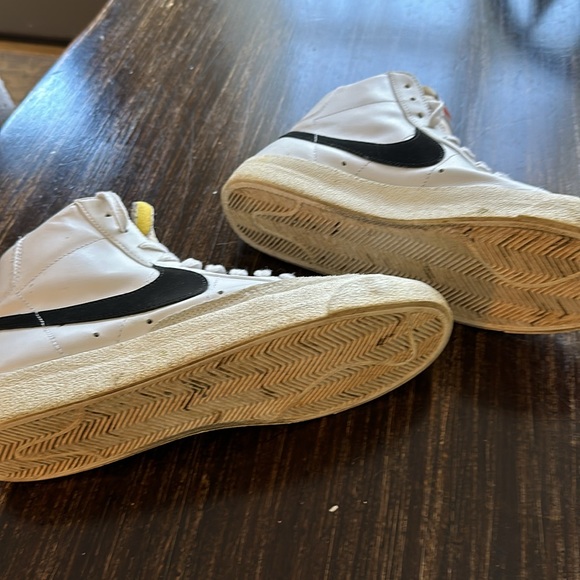 Nike Blazers - Picture 5 of 5